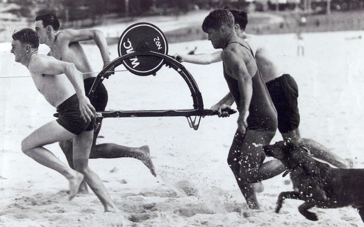 Members of the Bondi Surf Bathers’ Life Saving Club in training with a surf reel, 1939. Image courtesy of the BSBLSC.