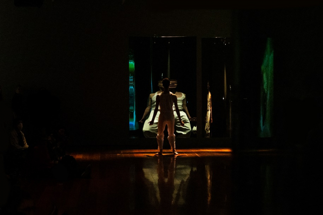 Mel O’Callaghan, 'Respire, Respire' performance, installation view Samstag Museum of Art, 2022. Photo: Sia Duff, courtesy Samstag Museum of Art, University of South Australia